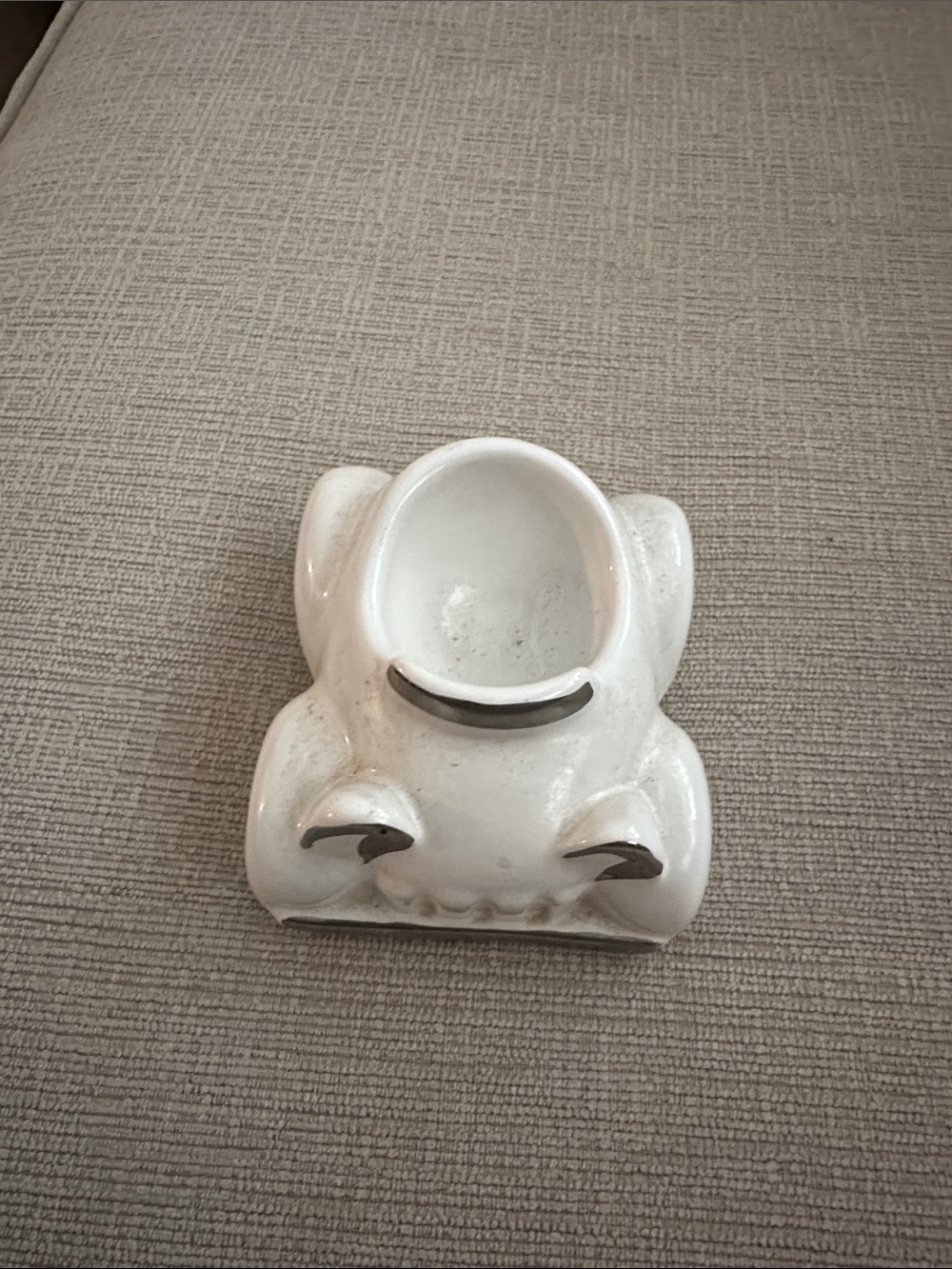 Vintage Honiton UK egg holder car